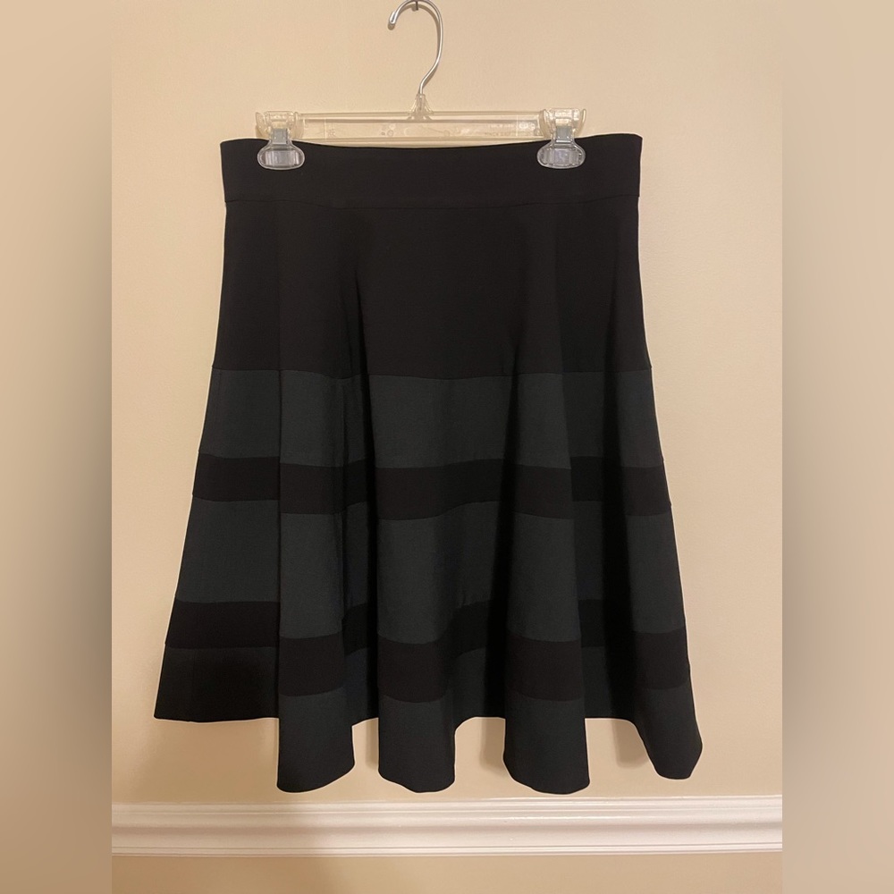 Black wide stripe circle skirt